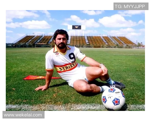 2016年离世的足球传奇人物回顾与影响分析